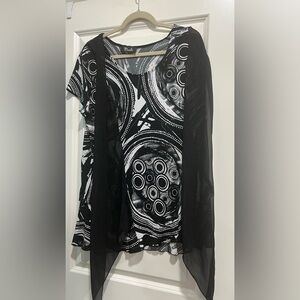 Black and White Abstract Women's Top
